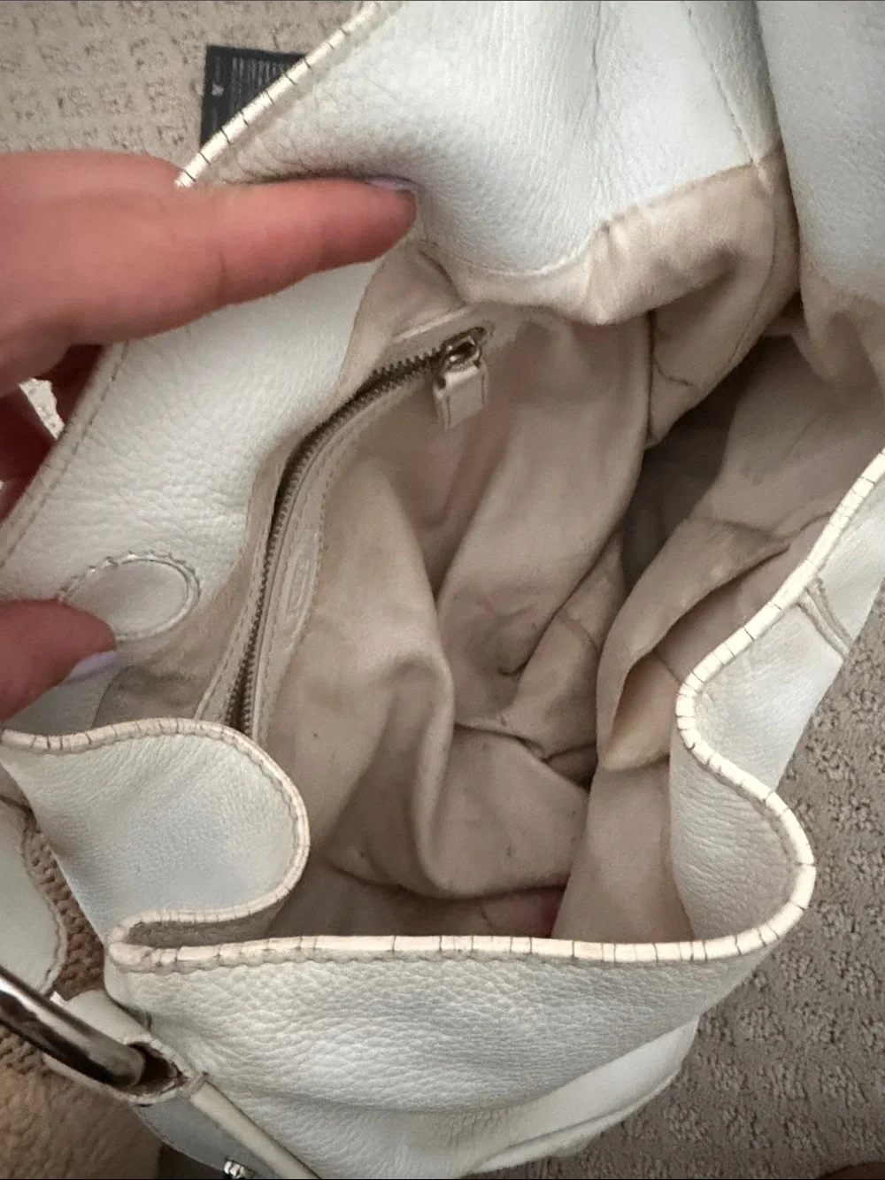 Tod's Elegant White Shoulder Bag Bag Needs A Good Cleaning - Picture 2 of 3